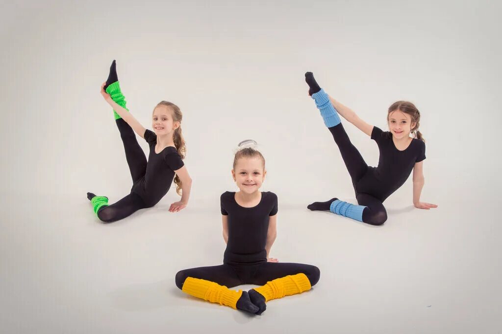 Гимнастическая растяжка. Растяжка партерная гимнастика. Растяжка для детей 7. Маленькая гимнастка. Стретчинг для детей.