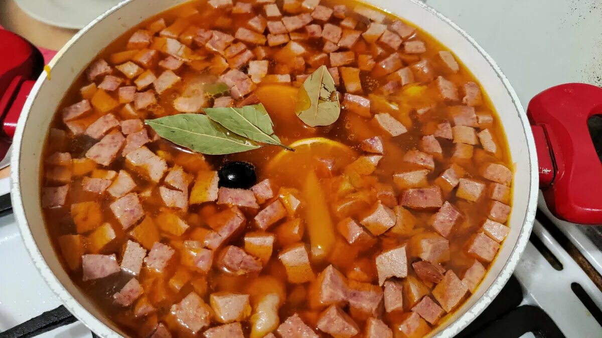 Простая солянка с колбасой и сосисками Рецепт Еда, Кулинария, Сосиски