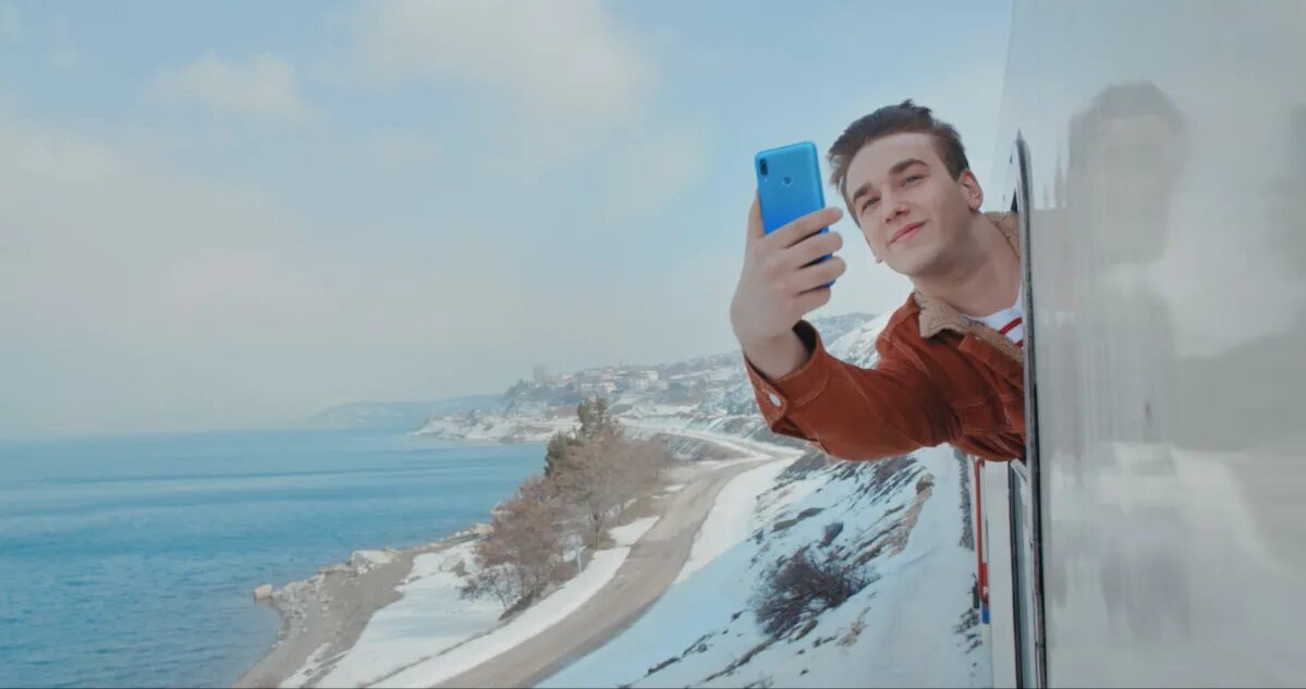 Всплывает реклама хуавей. Huawei Reklám.