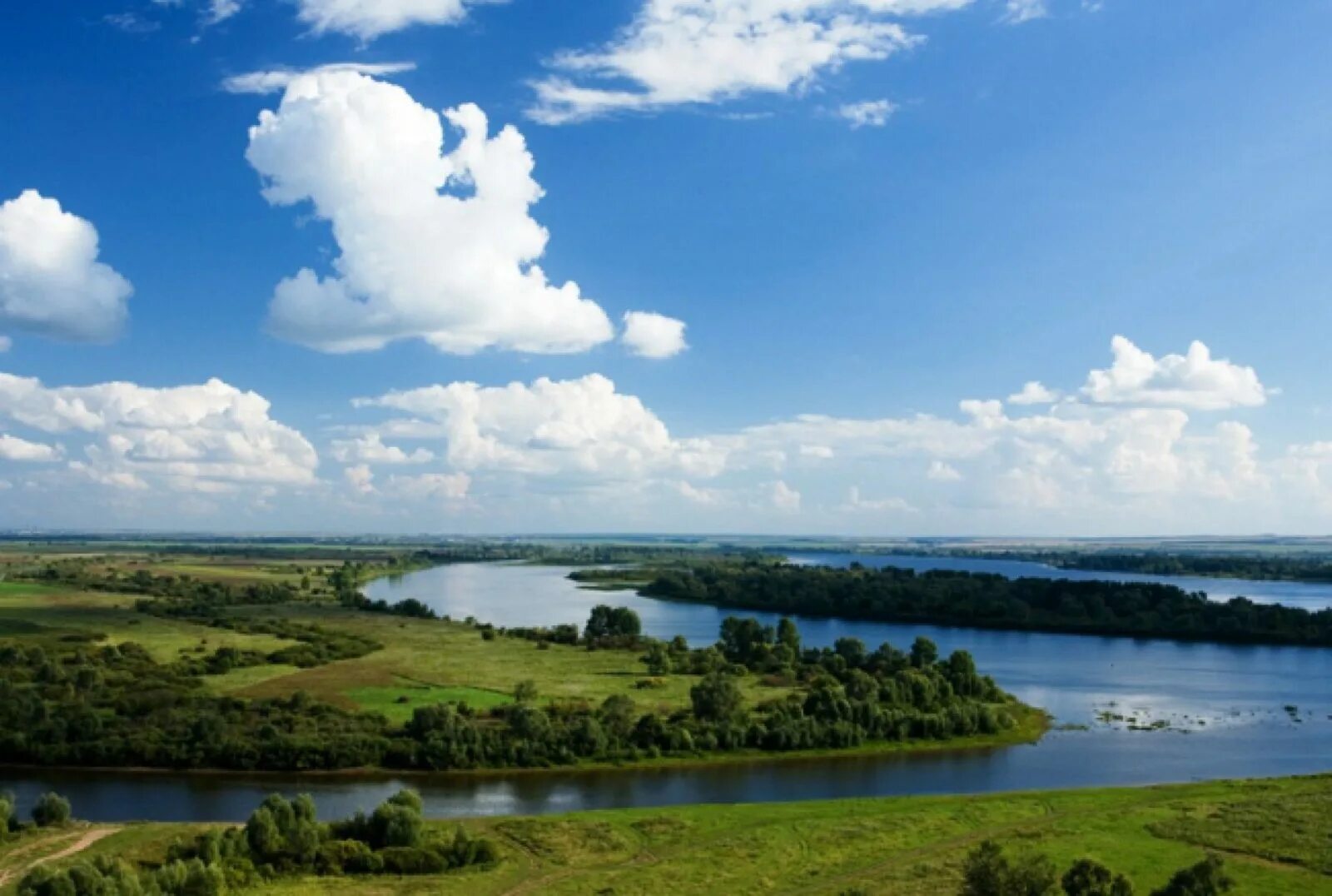 Поволжский фото. Река Волга Поволжье. Река Волга просторы Ульяновск. Приволжский река Волга. Волга в Поволжье.