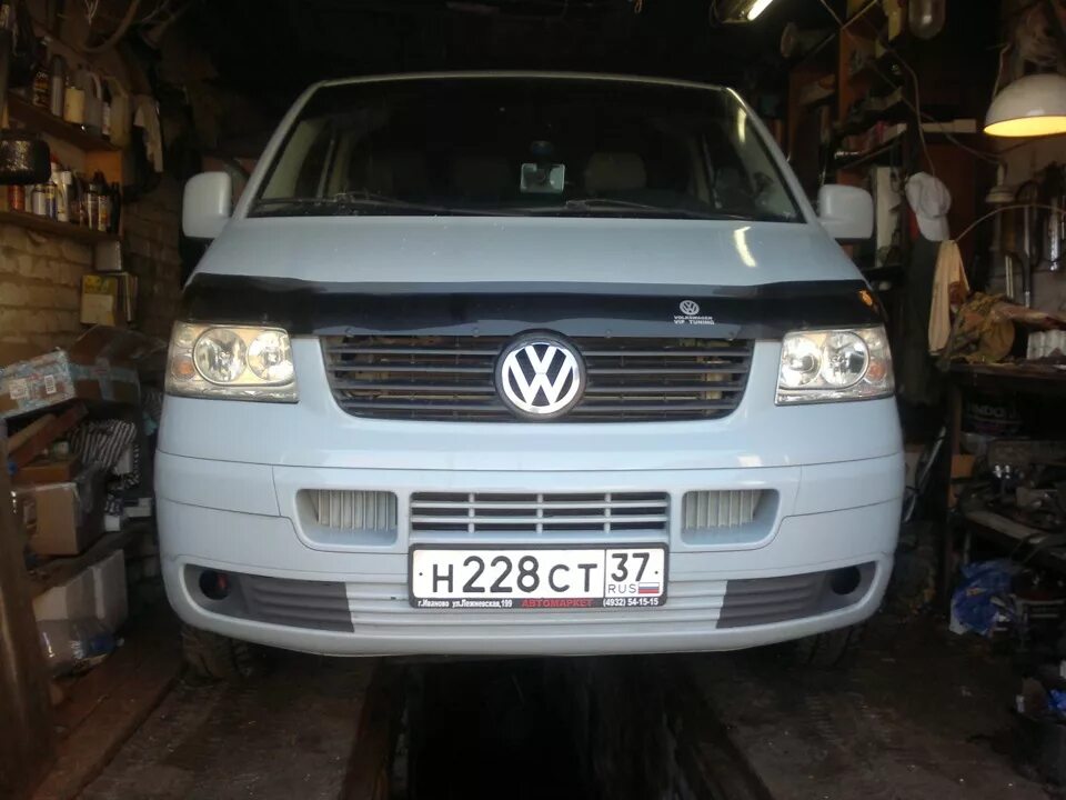 Vw t5 фары. VW Transporter t5 ПТФ led. ПТФ Фольксваген Транспортер т5. Фольксваген Каравелла т5 противотуманки. Фара Фольксваген Транспортер т5.