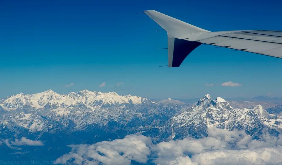 Вид горизонта из самолета. Болтанка самолета. Высота самолета. Высота облаков. Пролетая над австралией.