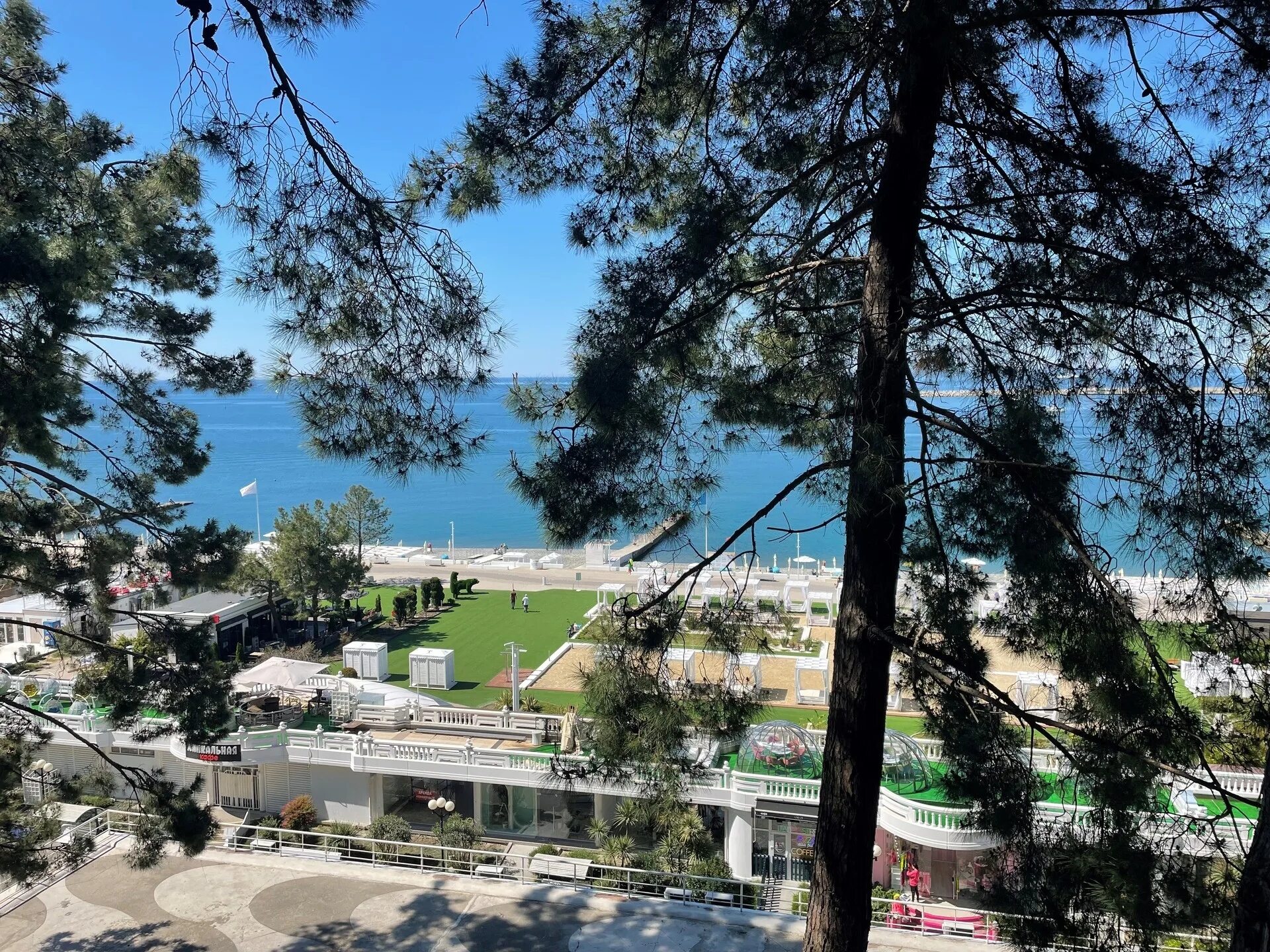 Город мориса тореза. Город мориса тореза