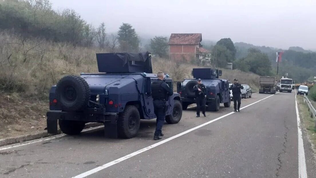 Блокпост оон. Сербский военный блокпост. сербы возводят новые баррикады в митровице. сербы на баррикадах в северном косов. кто признал косово.