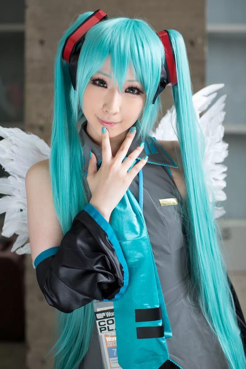 Hatsune miku cosplay. Хатсуне Мику косплей. Косплеер Мику. Hatsune Miku косплей. Лучшие косплей Хацунэ Мику.