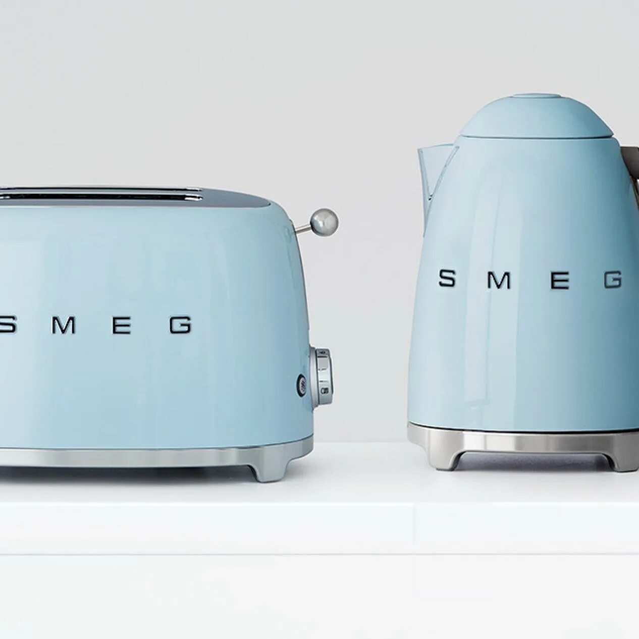 Фирма smeg. Smeg tsf01pbeu голубой. Тостер Smeg tsf01pbeu, голубой. Чайник электрический Smeg klf04wheu. Чайник Smeg klf04creu.