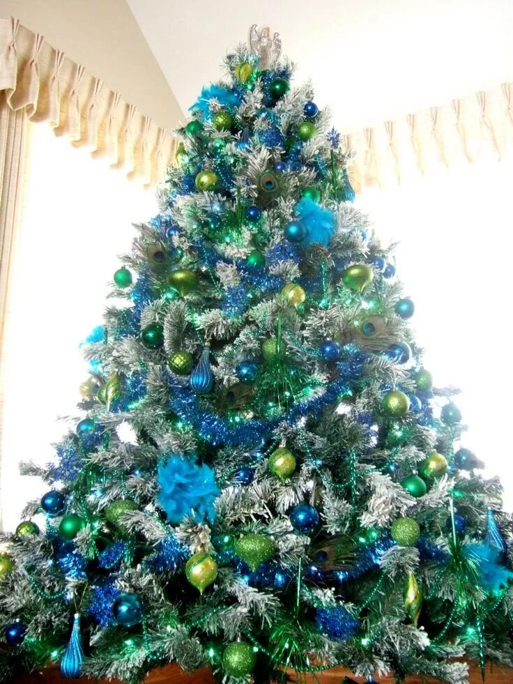 Елка в бирюзовых тонах. Сине зеленая елка. Украшаем елку. Елка с бирюзовыми игрушками. Елка в бело голубых тонах.