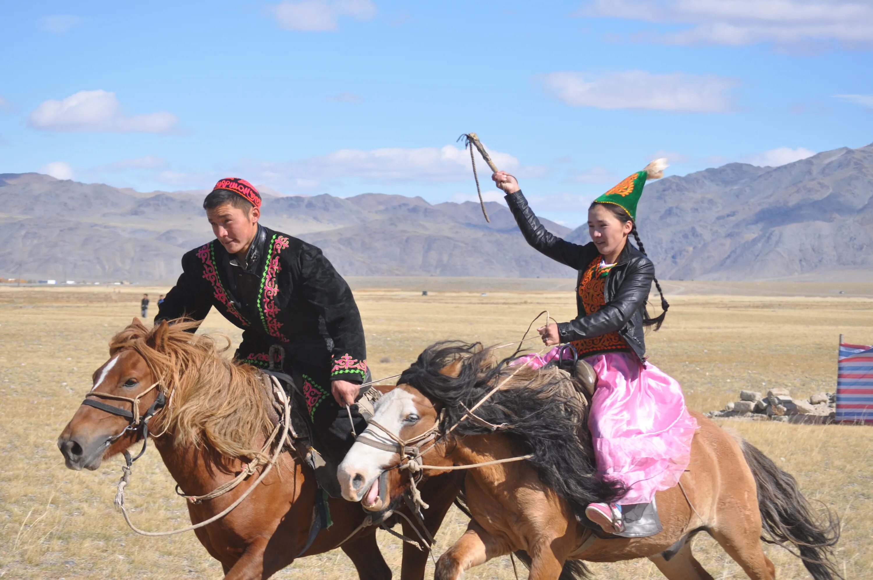 Kazakh traditional. Алтайцы и Хакасы. Культура Казахстана. Казахстан культура и традиции. Культура казахов.