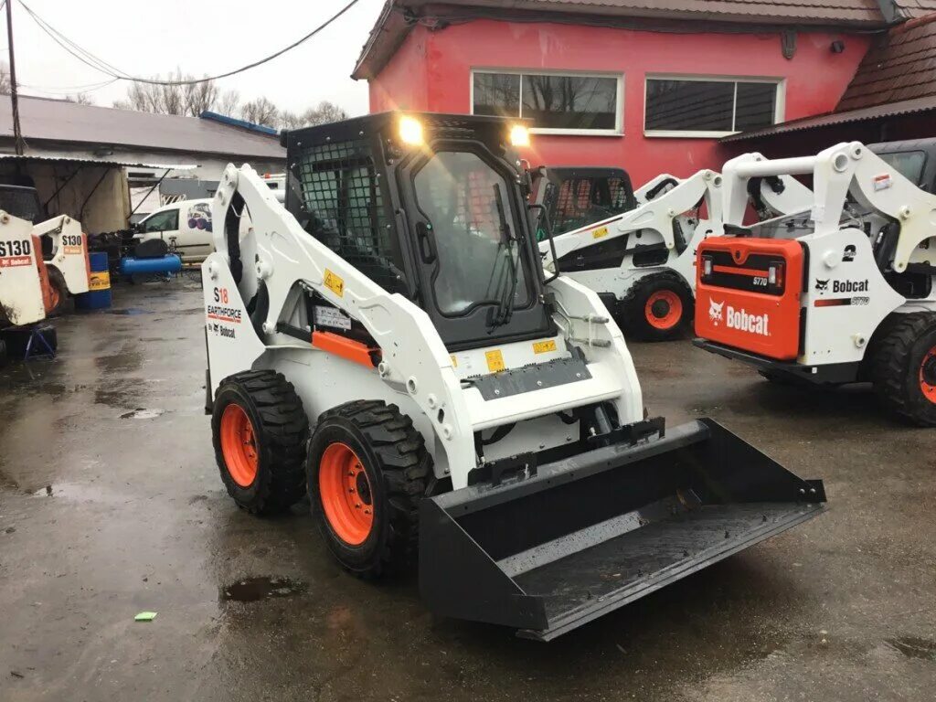 Bobcat earthforce s18. Earthforce s18 мини погрузчик. Мини-погрузчик Bobcat s18/s16. Bobcat s18 Earthforce. Погрузчик с бортовым поворотом Earthforce s 18.