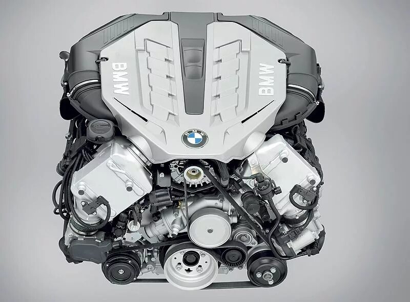Купить двигатель v6. BMW n63b44. BMW v6 двигатель. Двигатель БМВ v6. BMW 750li мотор.