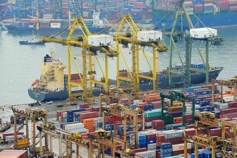 Столица крупнейший порт страны