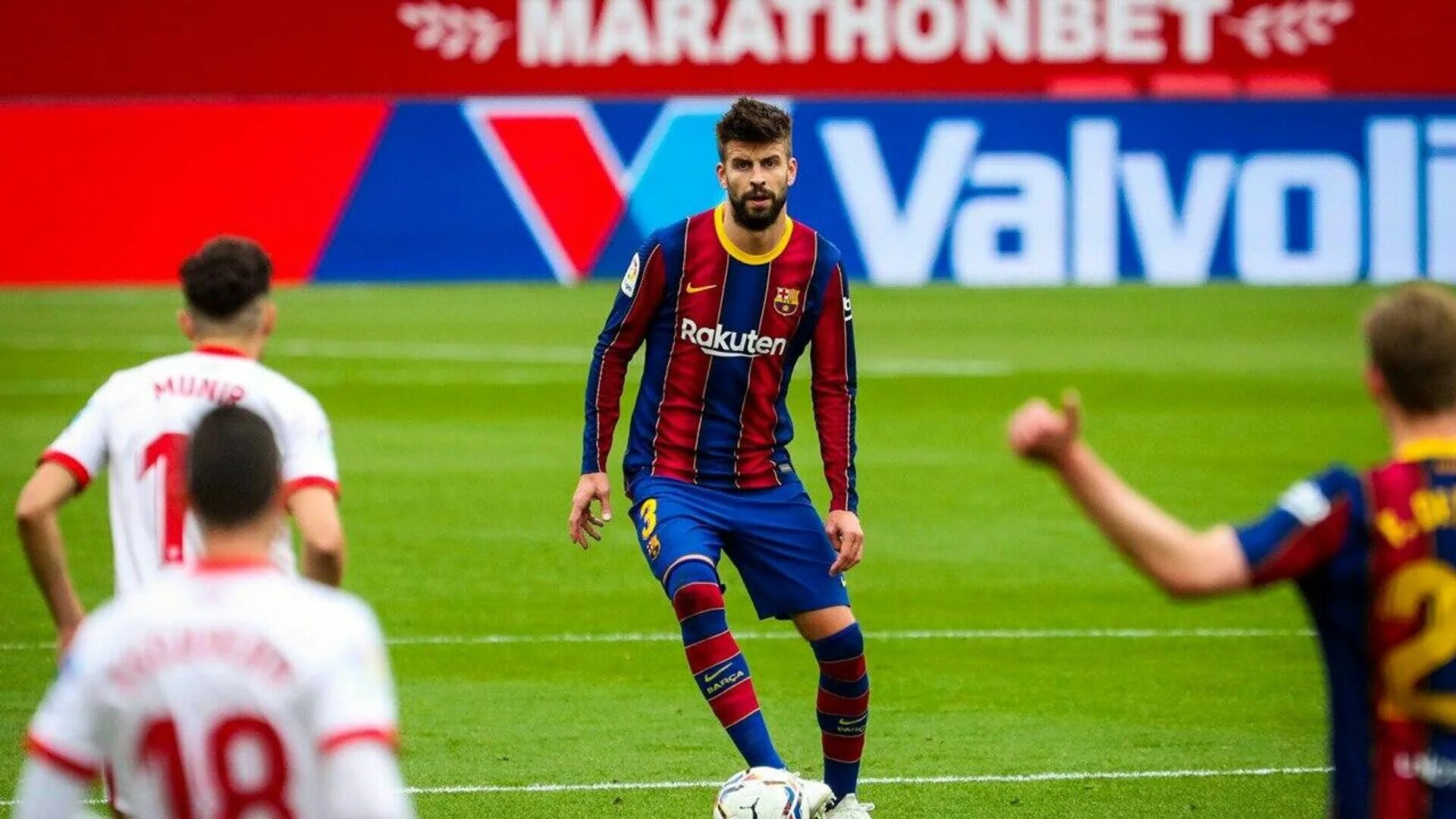 Барселона матчи. Боку но пико коко. Pique red card. Пику получай. Пике травма 2021.