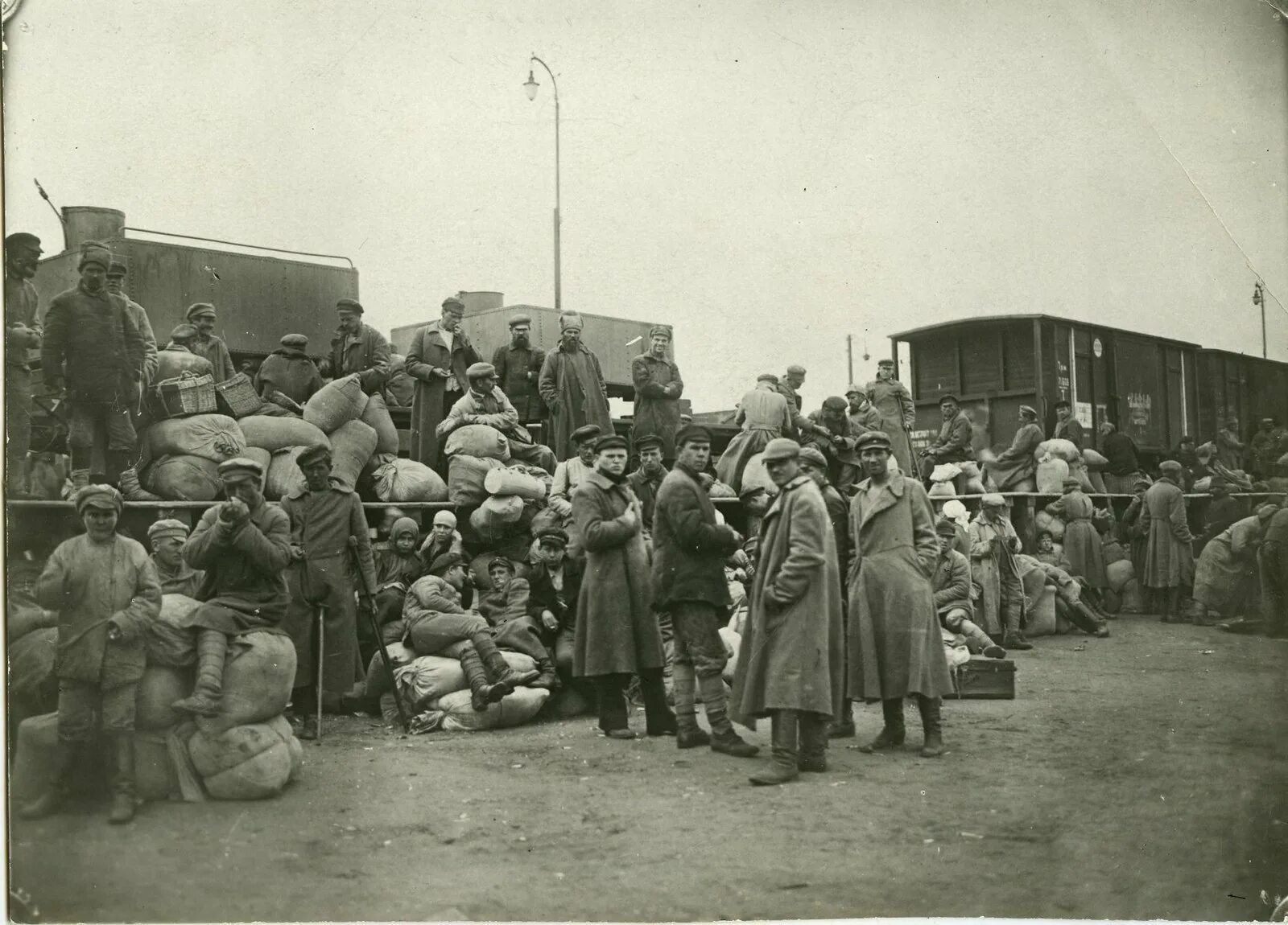 Деревня 1920 годов. Мешочники военный коммунизм. Раскулачивание Кировская область в 1918 г..