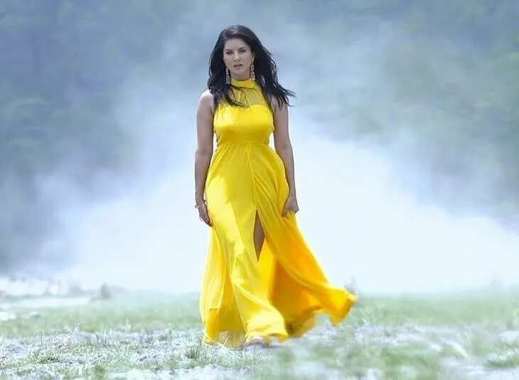 Serina leone goddess. Санни леоне богиня 2012. Sunny leone фотосессия в стиле милитари. Sunny leone богиня. Санни леоне 1992.