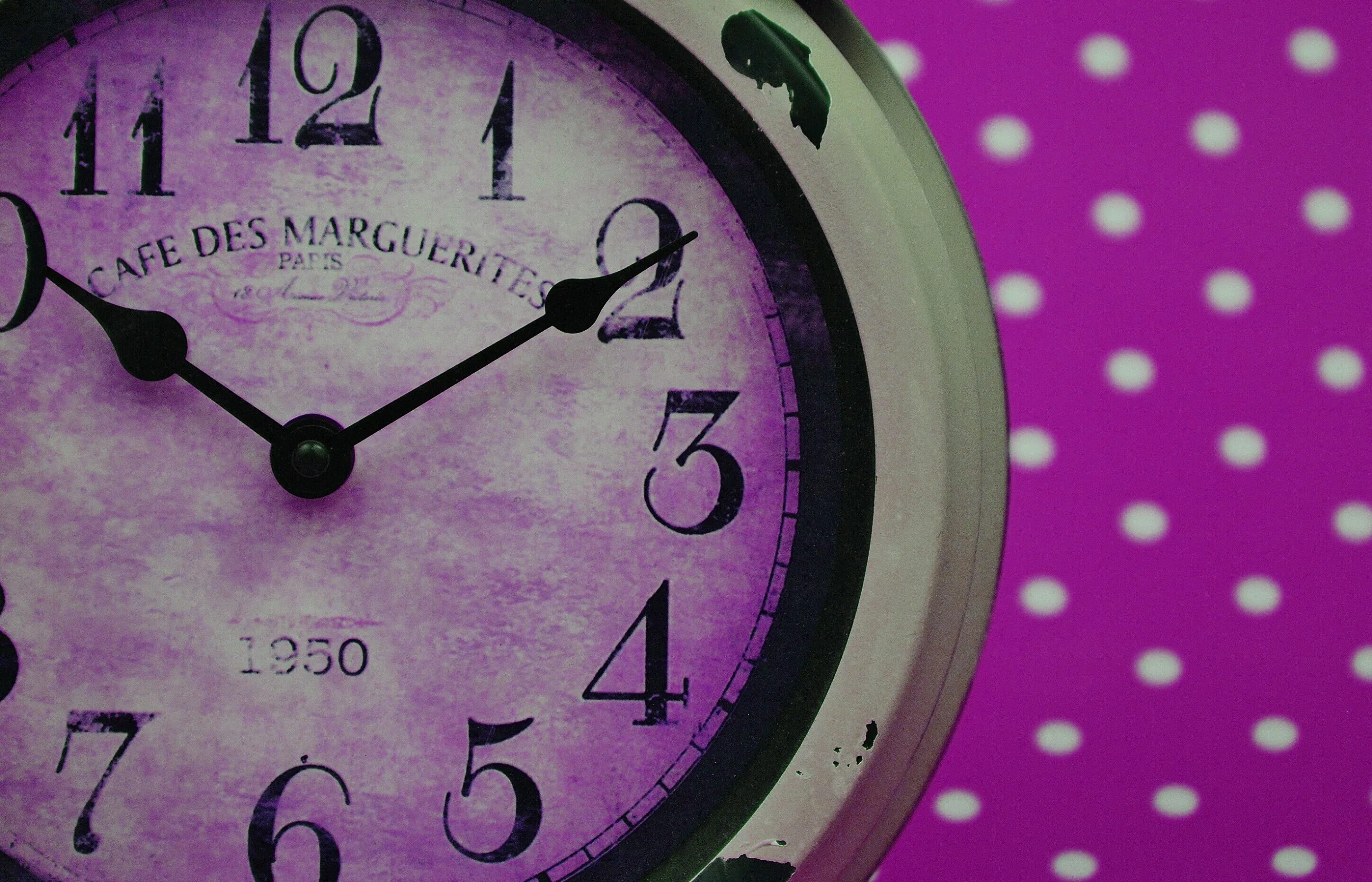 Часы фиолетовые. Красивые фиолетовые часы. Иллюстрация часы фиолетовые. Часы в фиолетовых тонах. Провел 50 часов