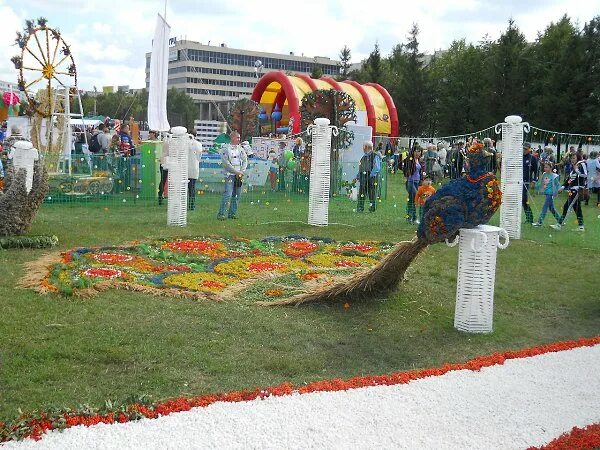 Фестиваль цветов в челнах 2024. Фестиваль цветов набережные челны. Набережные челны фестиваль цветов 2023. День цветов в набережных челнах. Набережные челны фестиваль цветов 2023.