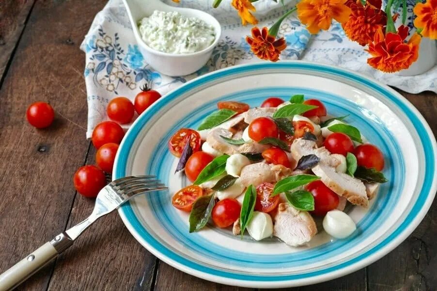 куриная грудка фаршированная моцареллой. куриная грудка запеченная с моцареллой и помидорами.