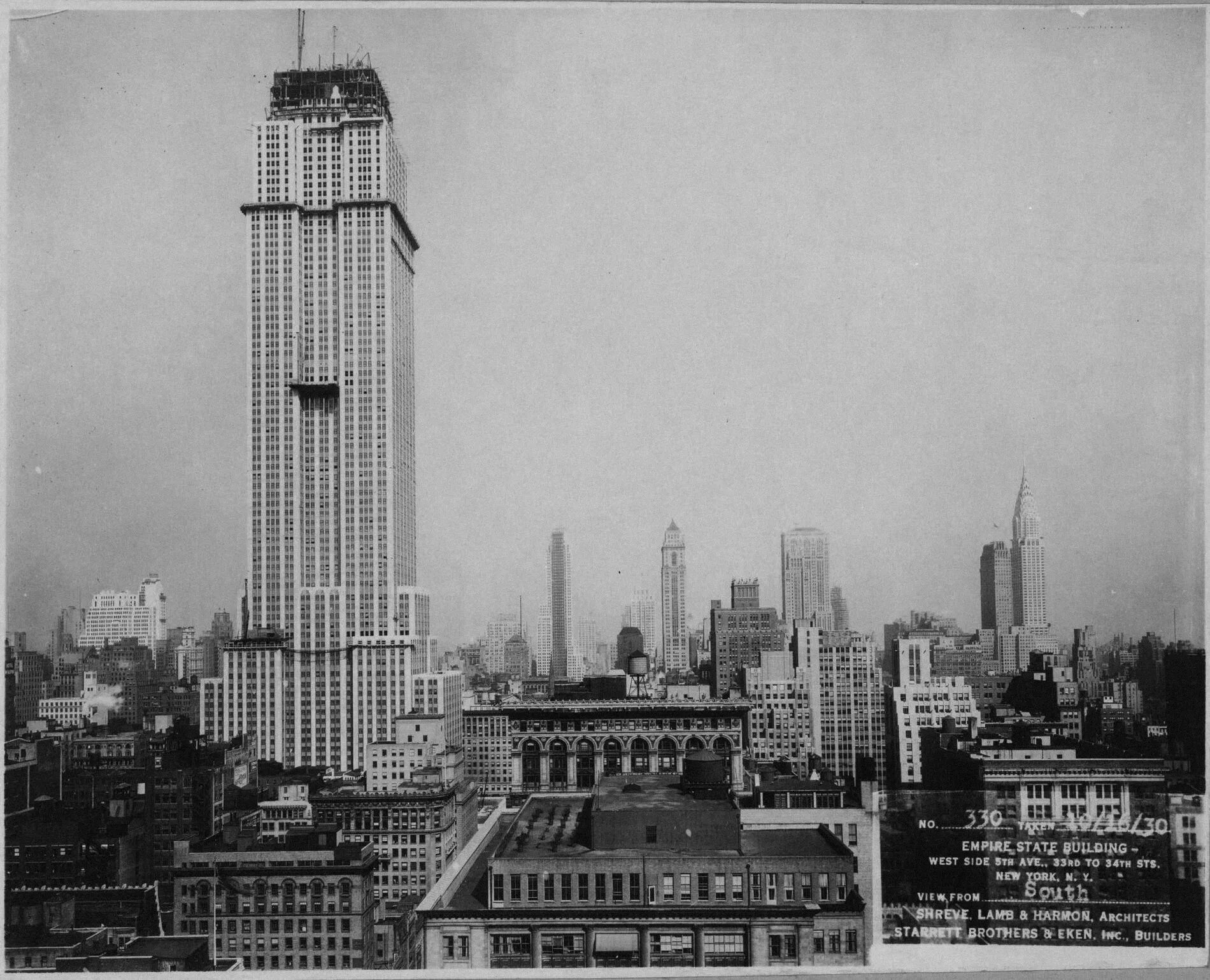 Первые высотные здания. Небоскреб Эмпайр Стейт Билдинг в Нью-Йорке. Эмпайр-Стейт-Билдинг Нью-Йорк 1930. Эмпайр Стейт Билдинг в 1931 году. Эмпайр Стейт Билдинг 20 век.