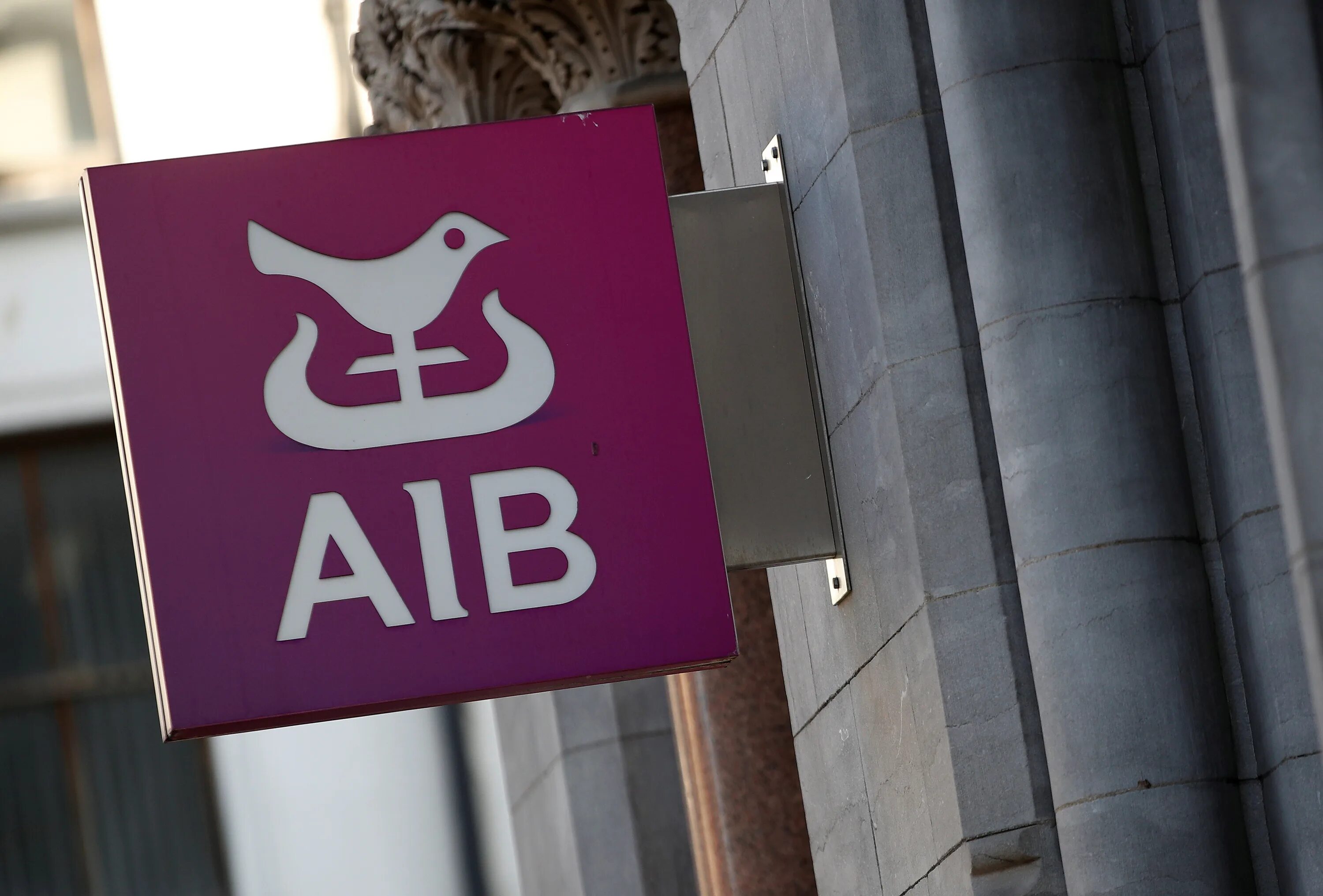 Bank fee. Allied Irish Banks. AIB Bank Ireland. Центральный банк Ирландии. Ireland Allied Irish Bank (AIB) app.