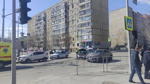 Авария фкп свердлова. Перекресток свердлова гоголя пенза. Перекресток свердлова. Перекресток челюскинцев свердлова. Перекресток без светофора.