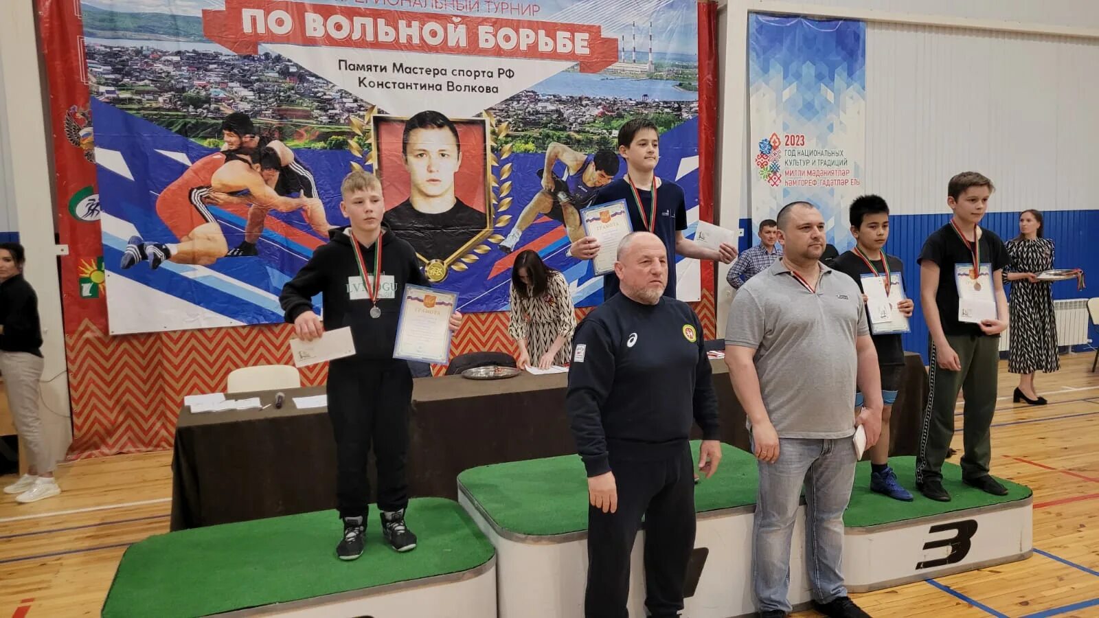 Фото вольная борьба заинск\. Вольная борьба обои. Заинск вольная борьба. Спортивный турнир. Первенство рт.