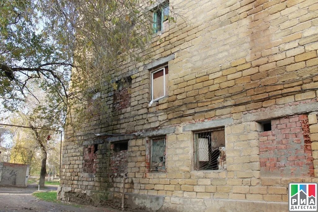 Орджоникидзе дербент. Общежитие в каспийске а алиева. Аварийная каспийск телефон. Каспийск улица каспийская. Общежитие в каспийске.