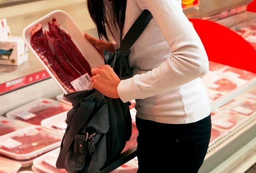 Как красть в магазинах. Ворует из магазина. Ограбление продуктового магазина. Как красть в магазинах. Кража из магазина.