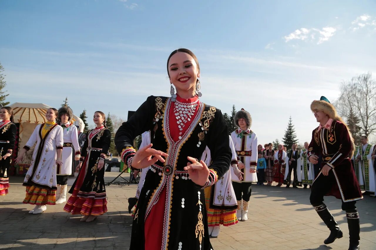 Уфа башкиры. Ансамбль Гаскарова Фольклориада. Праздник национального костюма в Башкирии. Башкирский фольклор.