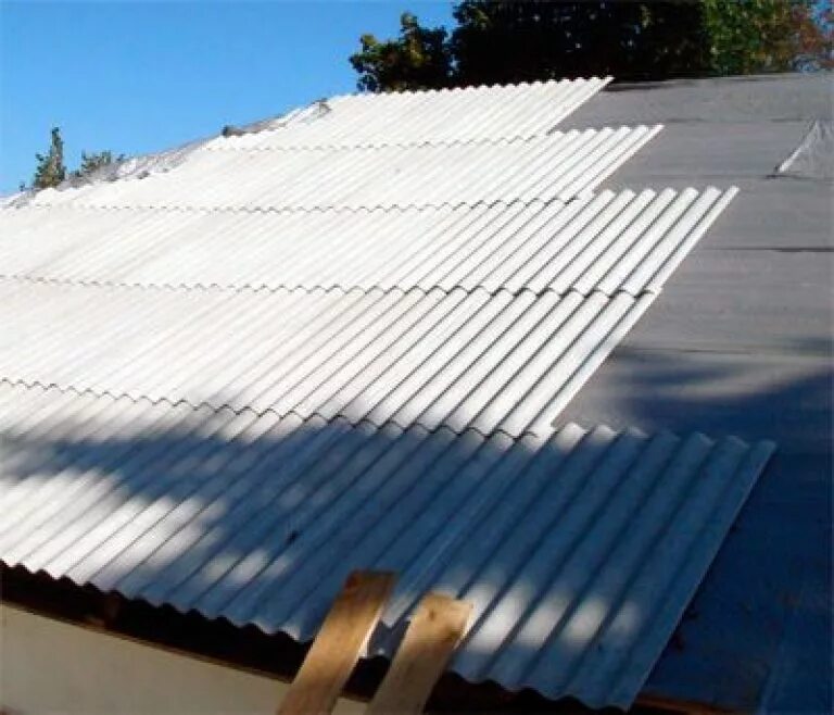 Крыша под шифер. Шифер под дерево. Кровельная обрешетка кровля шифер. Шифер волновой нахлест. Обрешетка под шиффер.