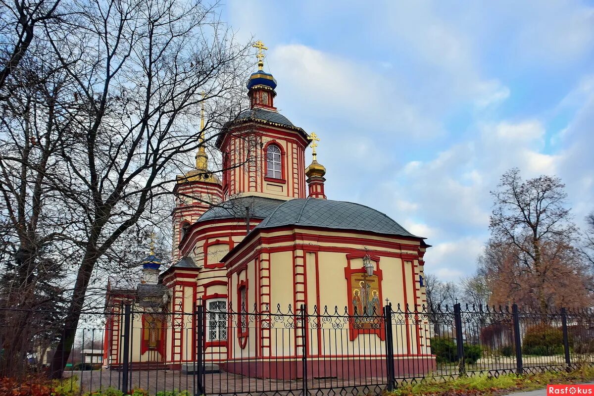 Крестовоздвиженский храм в алтуфьево. Церковь воздвижения креста господня в алтуфьеве. Храм воздвижения креста в алтуфьево. Храм воздвижения креста в алтуфьево. Храм воздвижения креста господня в москве.