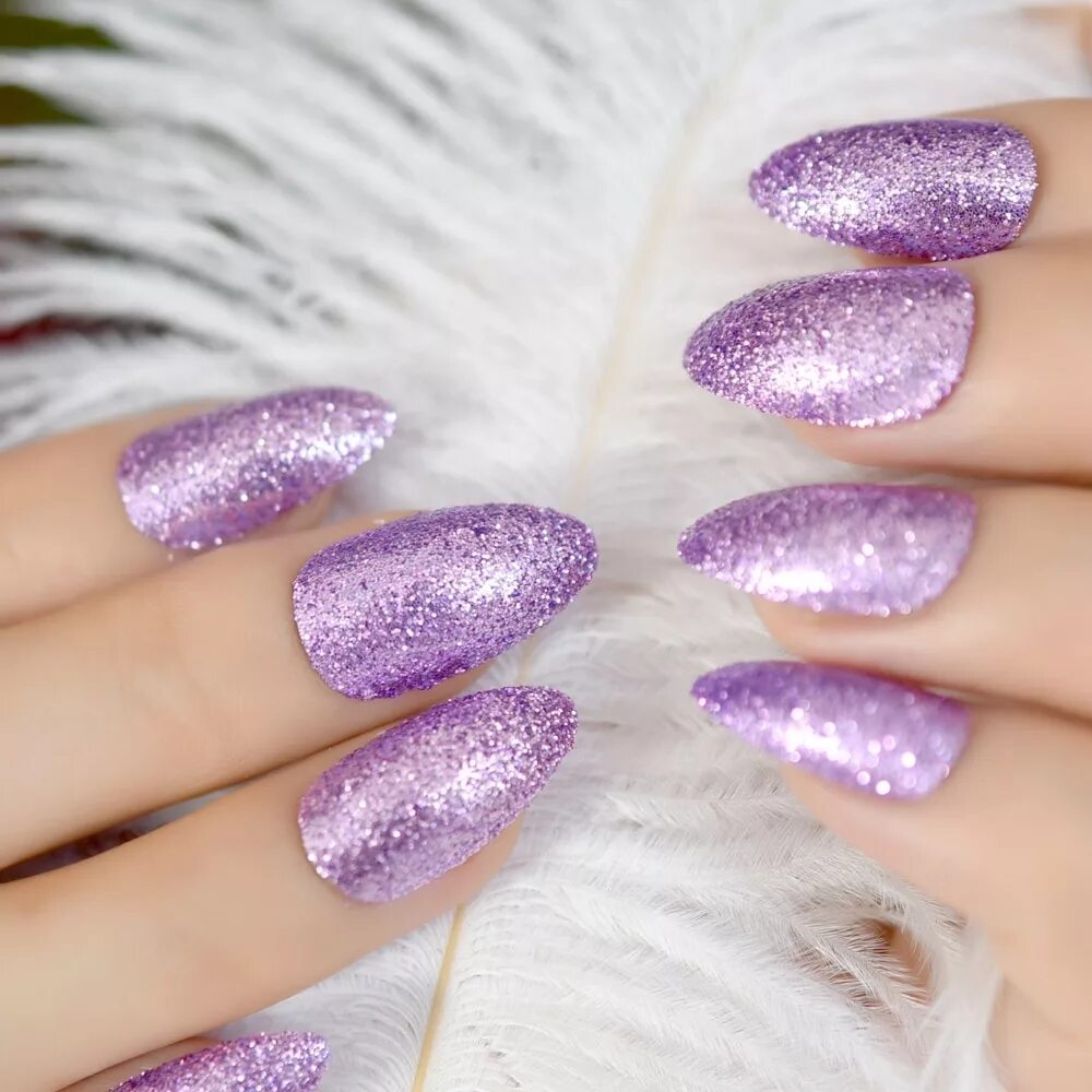 Ногти фиолетовые с блестками. Ногти с блестками. Маникюр фиолетовый с блестками. Фиолетовые блестящие ногти.