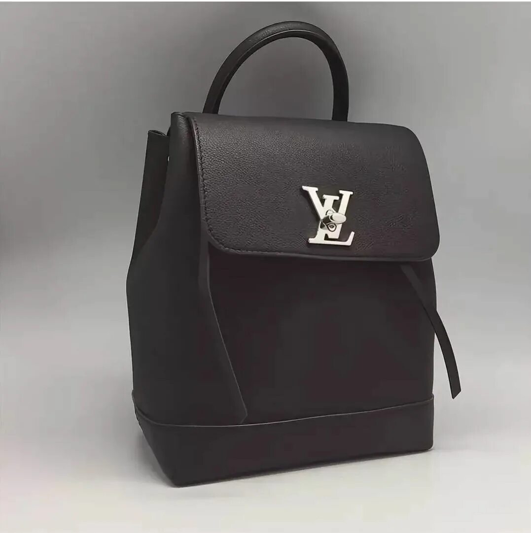 Реплика сумок москва. Рюкзак Louis Vuitton Lockme. Louis Vuitton Lockme Backpack рюкзак. Луи Виттон рюкзак черный женский. Louis Vuitton рюкзак женский черный.