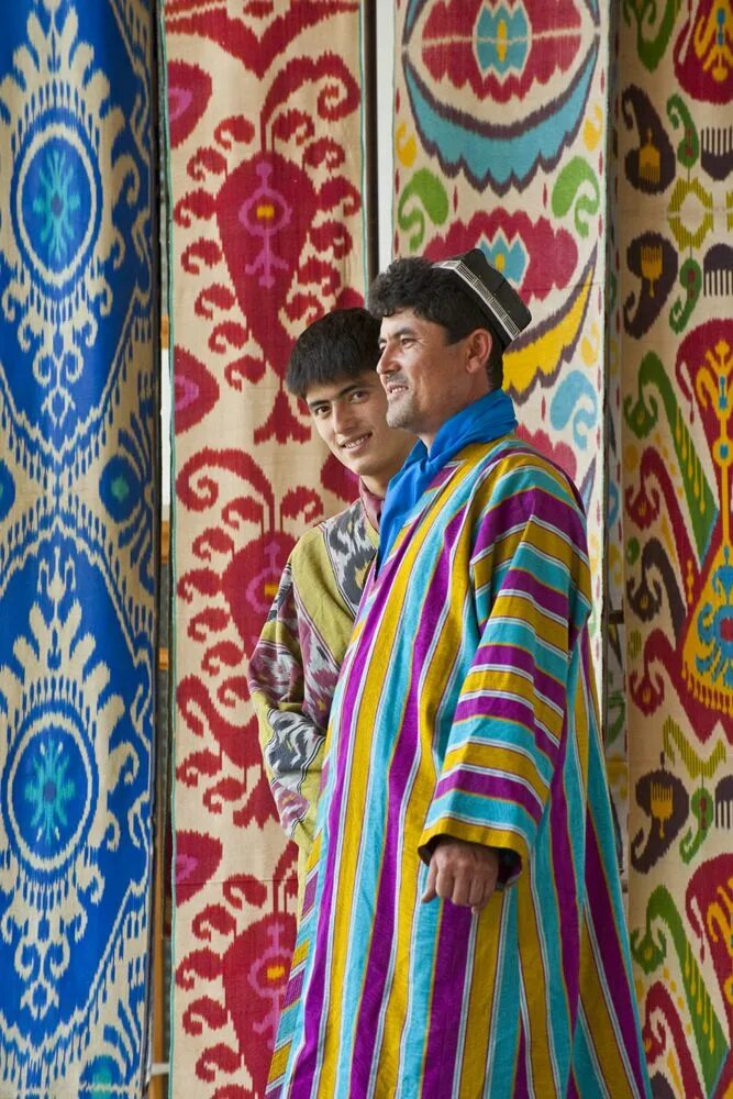 Uzbek uzb. Атлас узбекский икат. Узбекская ткань икат. Узбекистан Восточный колорит. Индонезийский икат.