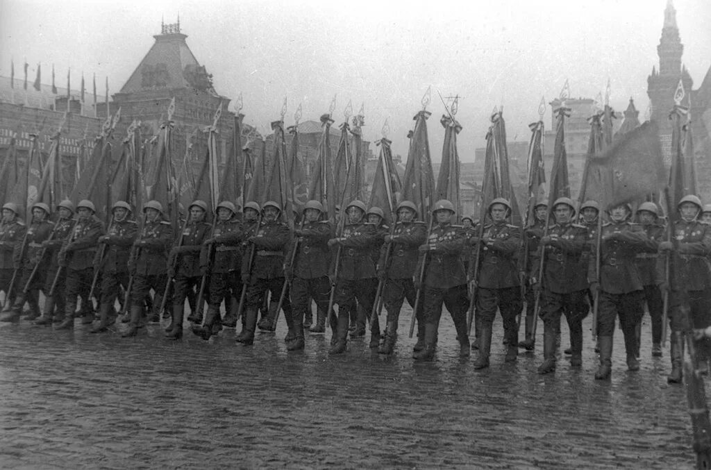 Парад 1945г. Знамя Победы на параде Победы 1945 года. Парад Победы 24 июня 1945 г.