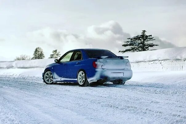 Drifting snow. Subaru Impreza WRX STI дрифт. Субару Импреза Snow. Subaru Impreza 2005 дрифт. Субару Импреза WRX снег.