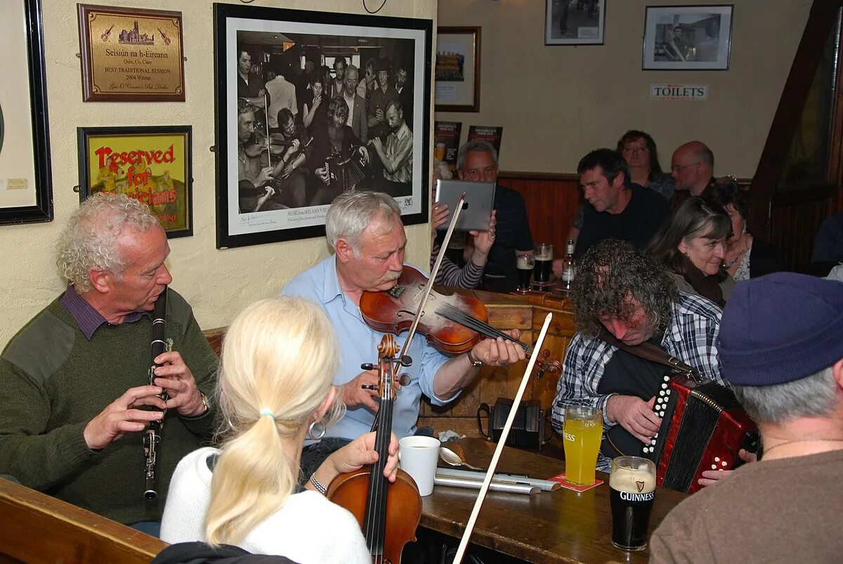 Ирландские песни. Песни ирландии. Irish music. Музыкальная группа из ирландии. Ирландский фолк.