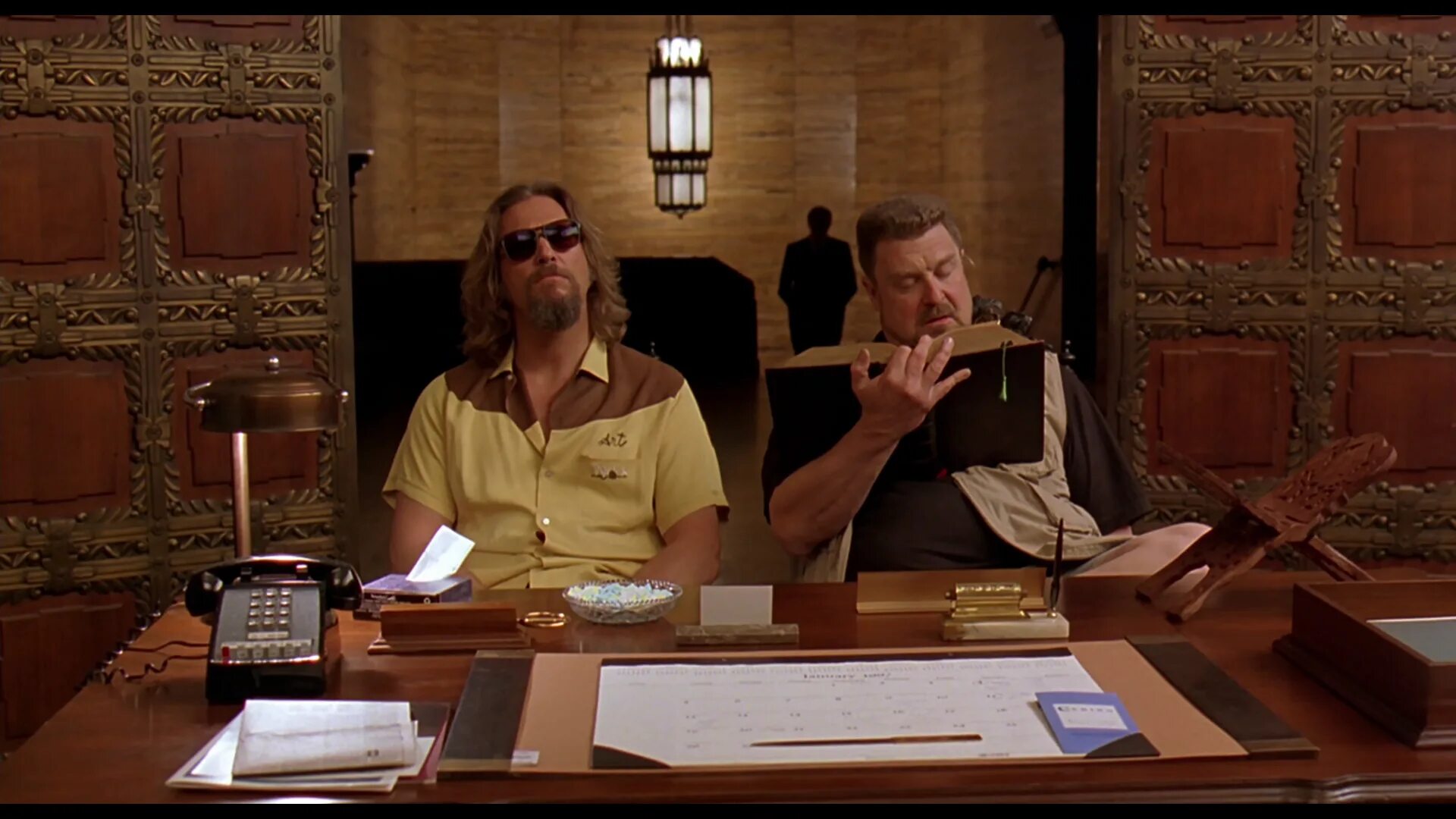 Лучший перевод большой лебовски. Джефф бриджес лебовски. Донни лебовски. Джеффри лебовски образ. Лучший перевод большой лебовски.