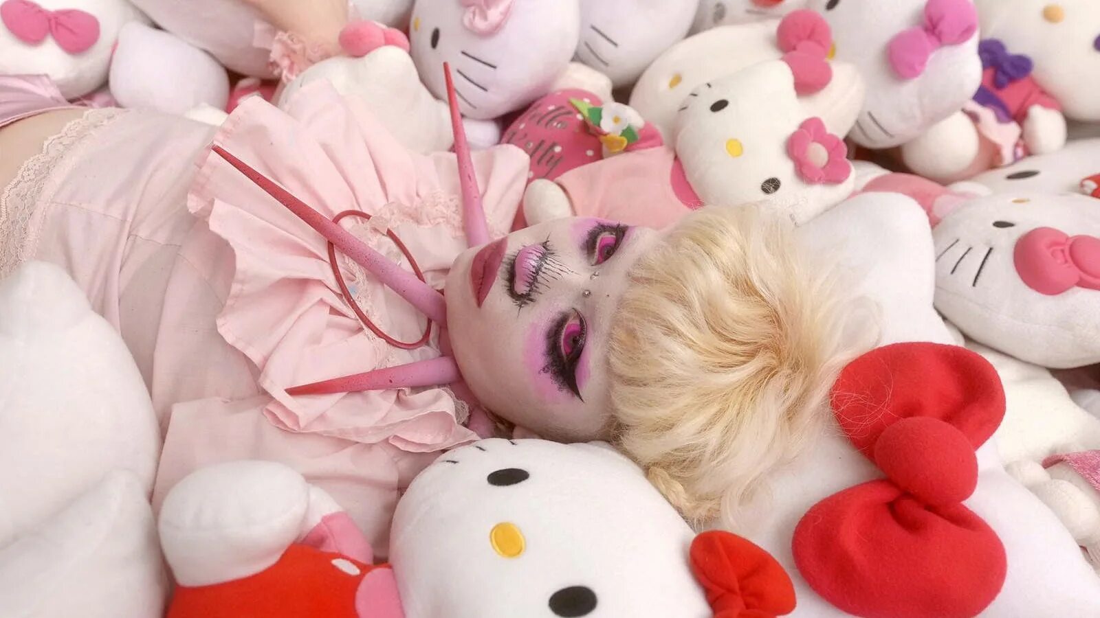 Hello kitty jazmin bean speed. Hello kitty jazmin bean speed