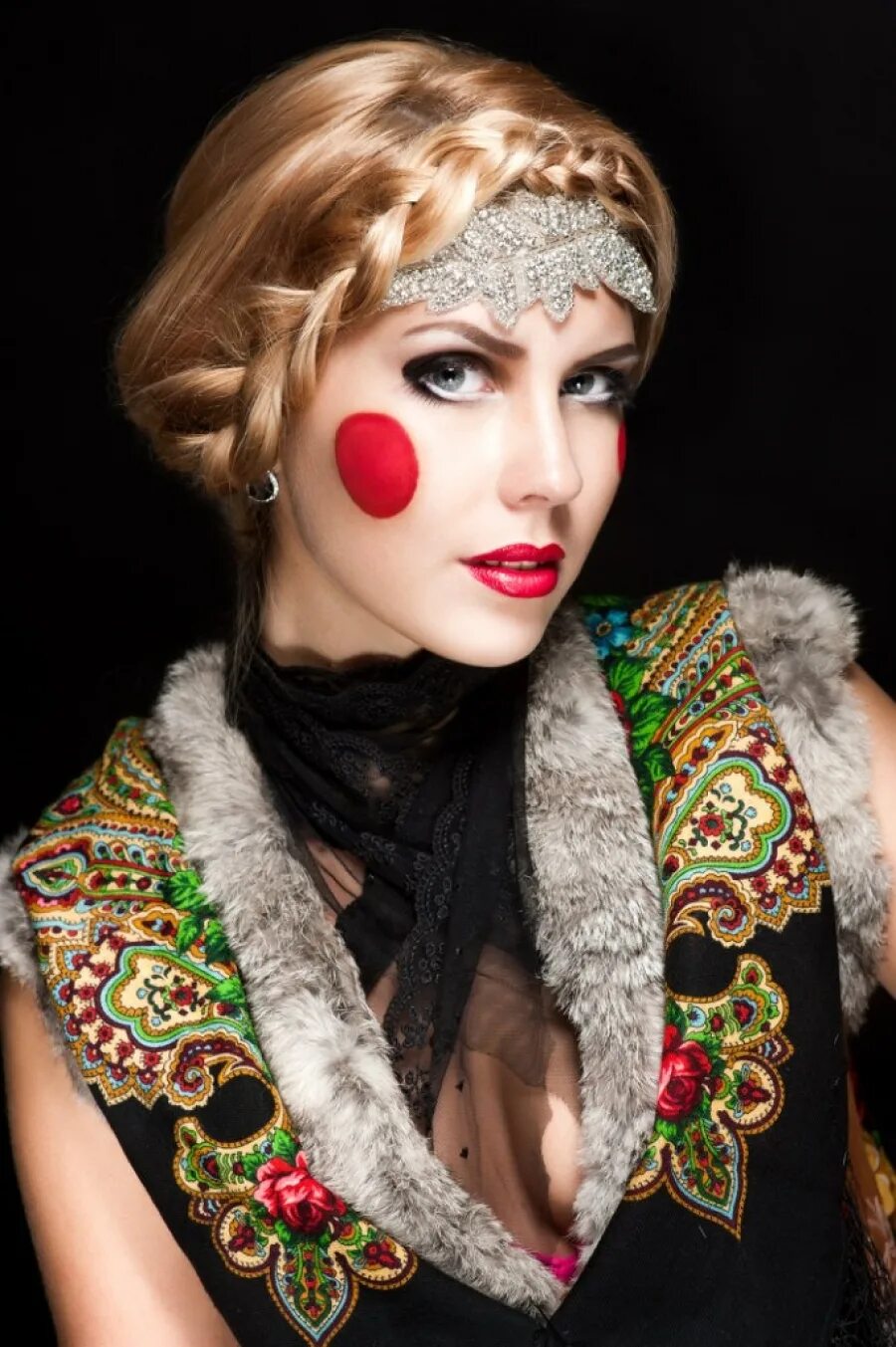 Русский народный макияж. Камилла колганова. Макияж в русском народном стиле. Макияж и прическа в русском стиле. Анастасия бойко (славяночка).