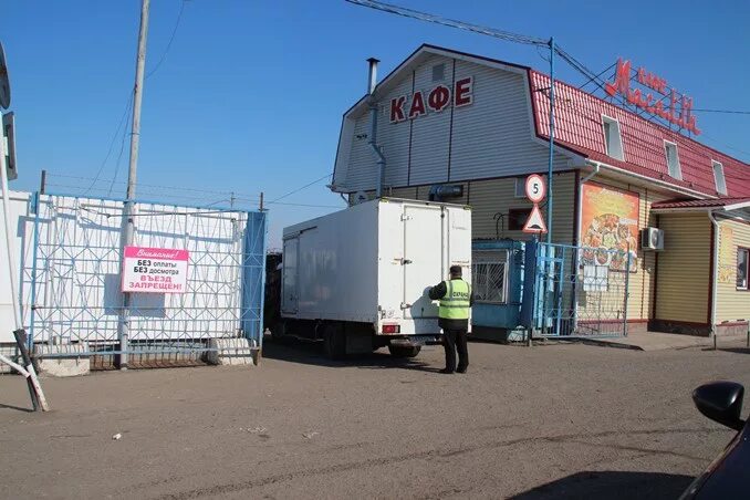 рыбная оптовка тула демонстрации. рыбная оптовка тула демонстрации. рыбная база 1 в белгороде. оптовые склады посуды. живая рыба в магазине.