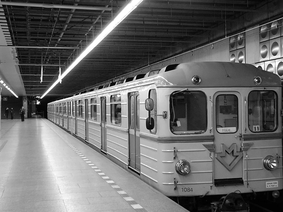 Вагон метро в поле. Метровагон ечс. пражский метрополитен ечс. вагон а метровагон.