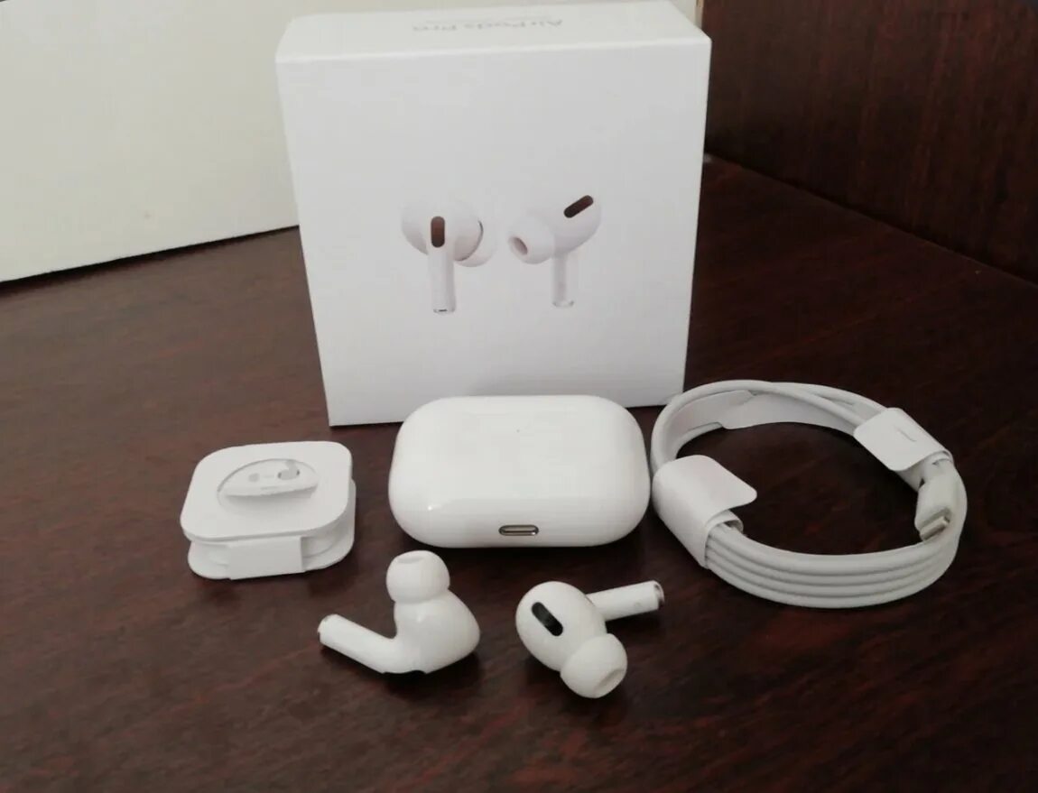 Аэрподсы оригинал. Air pods 2. Air pods Pro 2 2023. Air pods 2.2. Фото АИР подс против микрофона игрового.