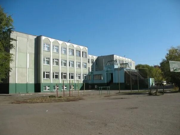 Город омск блюхера 22 школа номер 61. Школа номер 48 омск. Ученики 61 школы омск. Школа 61 омск. Школа 61 омск.