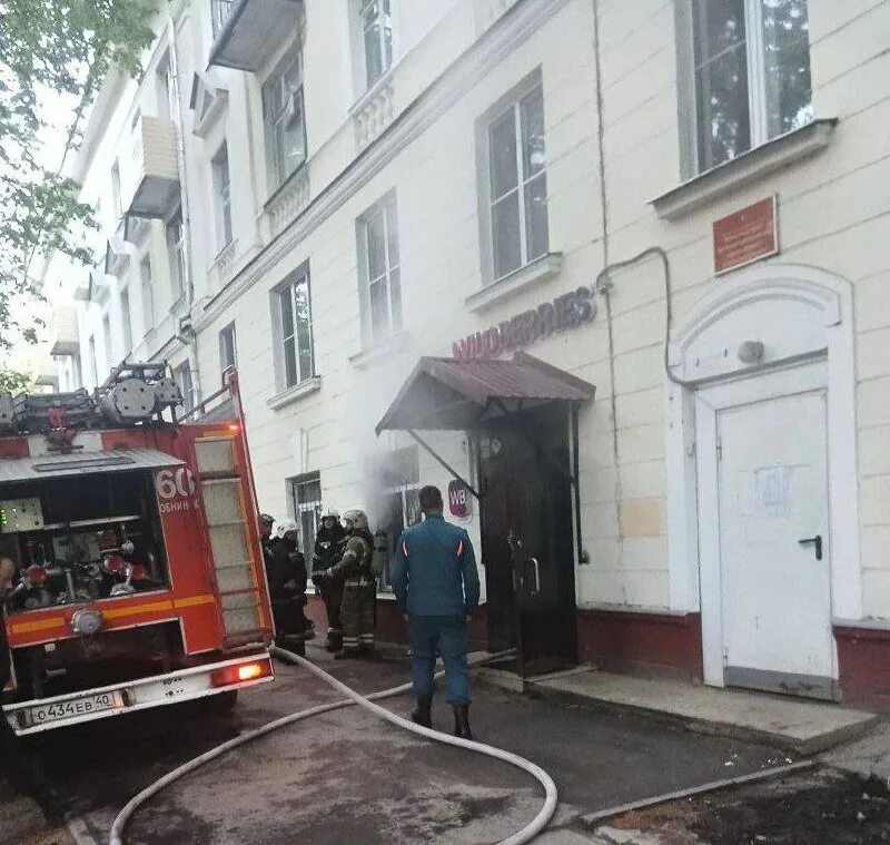 Пожар на улице. Пожар в офисе. Вайлберис сгорел. Мемы про озон пожар. Пожар в балахне ул юбилейная.