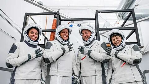 Апрель космонавтов