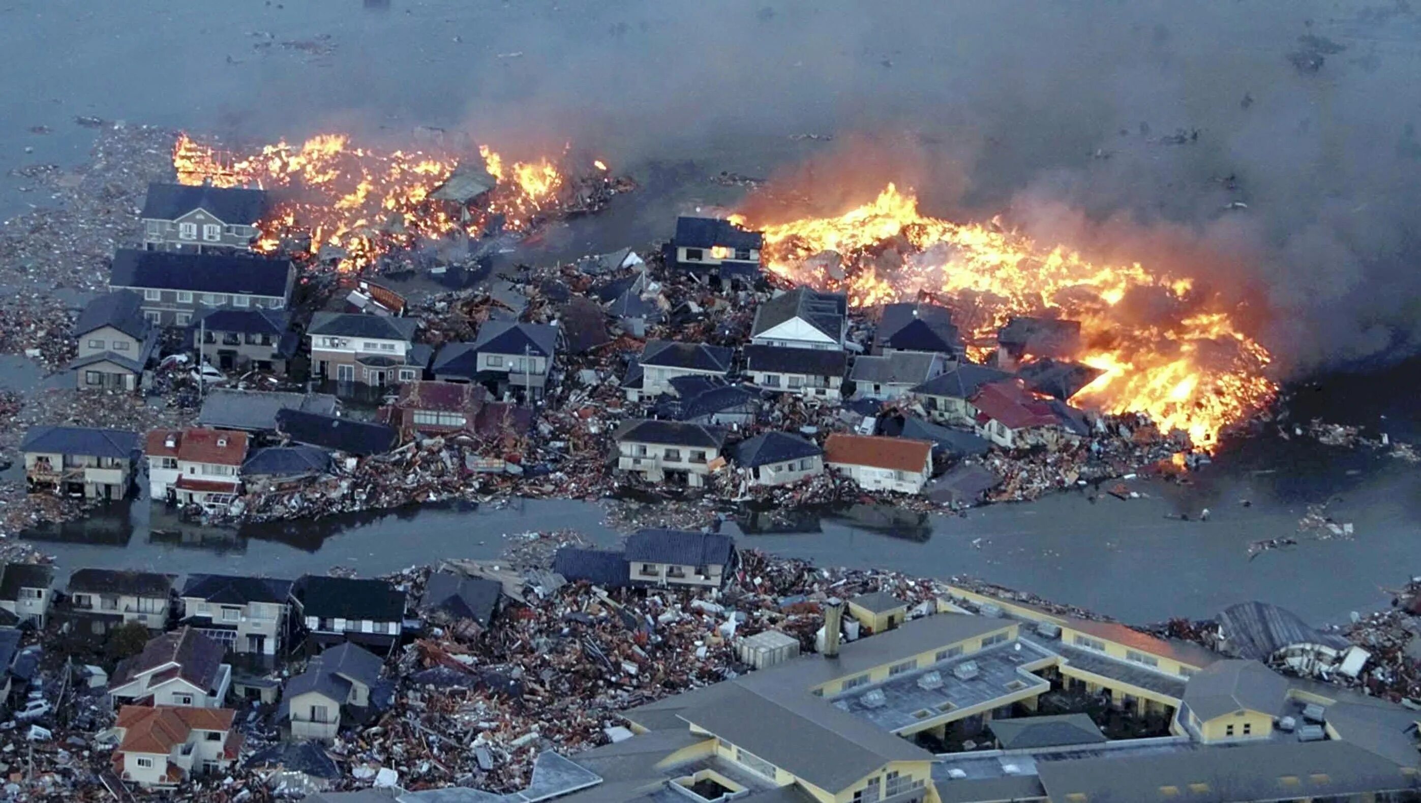 Tsunami natural disaster. ЦУНАМИ В Японии в 2011. ЦУНАМИ В Японии 2011 Фукусима. Япония 2011 землетрясение и ЦУНАМИ.