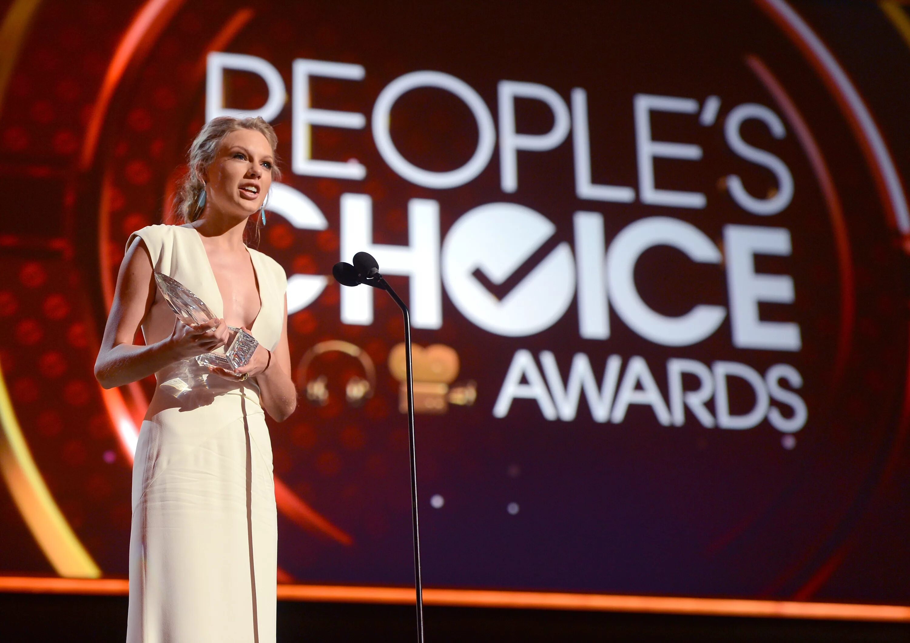 Премия choice awards. People’s choice Awards Тейлор 2015. People choice Awards. People's choice Awards 2016. BAFTA TV Awards 2023.