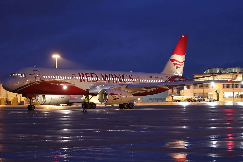 Ред Вингс самолеты авиакомпании. Red Wings («ред Вингс»). Red Wings Авиапарк самолетов. Ред Вингс красный самолет.