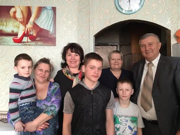 Многодетные семьи в приморском крае. Многодетные семьи приморский край. Пособия многодетным семьям. Выплаты семьям с детьми в 2021 году. Семья новрук владивосток.