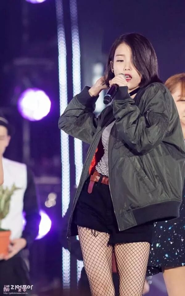 Блэк пинк айдол дженни. Blackpink jennie королева. Дженни blackpink. Кореянка на сцене. Кореянка на сцене.